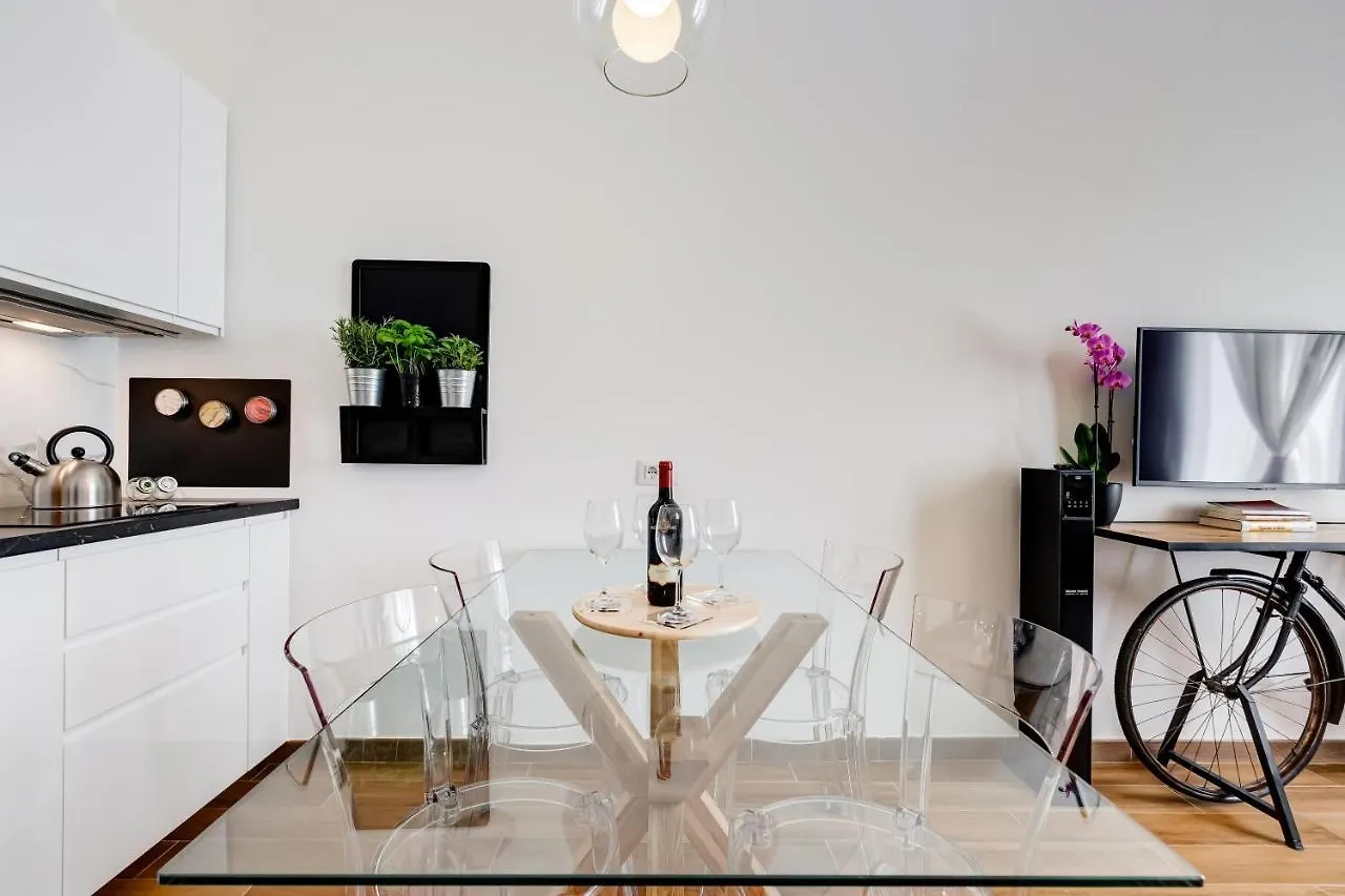 Lovely Two-Room Apartment In The Center Of Roma